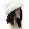 NINE WEST | כובע נשים פרווה לבן ניין ווסט